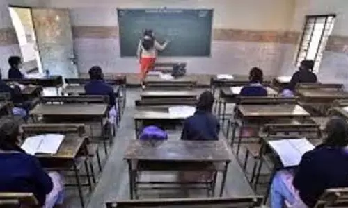 UP : ‘प्रवेश निषेध’ के बोर्ड लगे, असुरक्षित स्कूल भवन गिराए जाएंगे