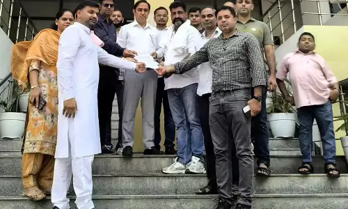 Hisar: ट्रांसफर नीति पर भड़के अशोक नेहरा Hisar: ट्रांसफर नीति पर भड़के अशोक नेहरा