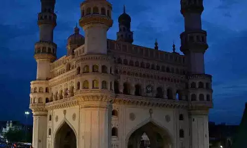 Hyderabad: तीन पीढ़ियां चारमीनार की घड़ियों को जीवित और चलती रख रही
