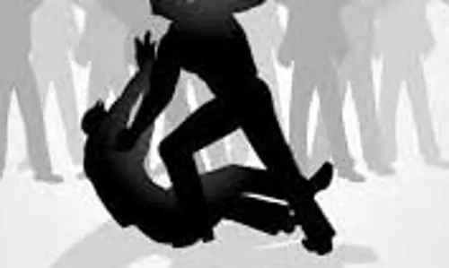 लिफ्ट में हुई हिंसा, इवेंट होस्ट को पीट-पीटकर किया लहूलुहान