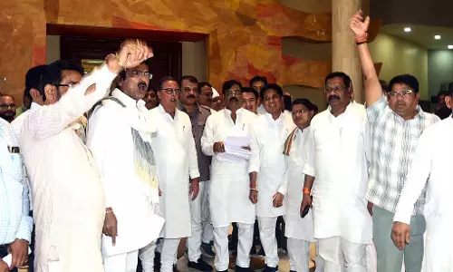 कांग्रेस ने सदन से बहिर्गमन, सरकार पर भ्रष्टाचार का आरोप