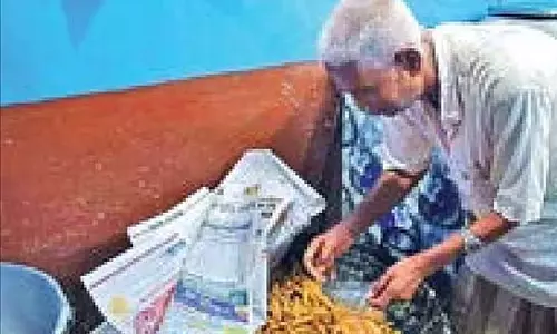 ब्रिटेन में बूढ़े आदमी का दर्द फैल रहा