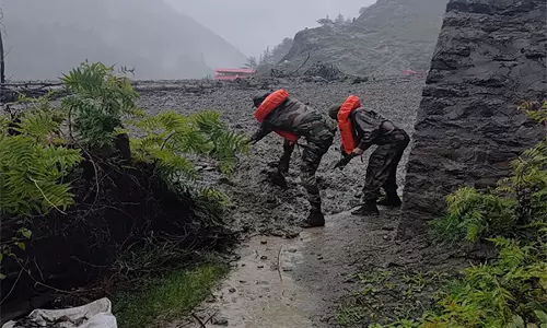 Uttarkashi में धराली के पास भूस्खलन के बाद सेना ने तेजी से बचाव अभियान चलाया Uttarkashi में धराली के पास भूस्खलन के बाद सेना ने तेजी से बचाव अभियान चलाया