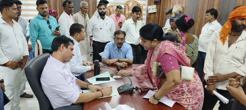 Datia: कलेक्ट्रेट कार्यालय के सभाकक्ष में जनसुनवाई आयोजित