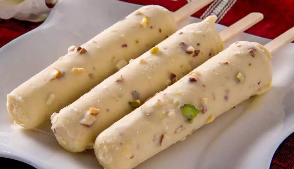 Rabri Kulfi: नाम सुनते ही मुंह में पानी आ जाता है Rabri Kulfi: नाम सुनते ही मुंह में पानी आ जाता है