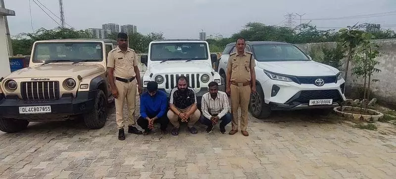 Gurugram सड़क पर कार स्टंट करने पर 3 गिरफ्तार Gurugram सड़क पर कार स्टंट करने पर 3 गिरफ्तार