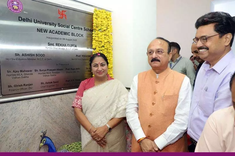 सीएम गुप्ता ने सोशल सेंटर स्कूल के नए शैक्षणिक ब्लॉक का उद्घाटन किया सीएम गुप्ता ने सोशल सेंटर स्कूल के नए शैक्षणिक ब्लॉक का उद्घाटन किया