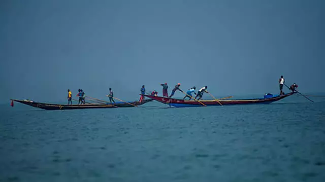 NGT ने चिल्का में ‘अवैध’ जेटी पर राज्य से जवाब मांगा NGT ने चिल्का में ‘अवैध’ जेटी पर राज्य से जवाब मांगा