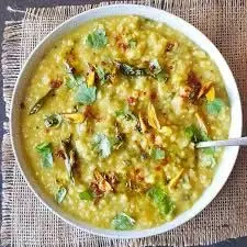 Spicy Dal Khichdi : घर पर बनाएं स्वादिष्ट मसालेदार दाल खिचड़ी Spicy Dal Khichdi : घर पर बनाएं स्वादिष्ट मसालेदार दाल खिचड़ी