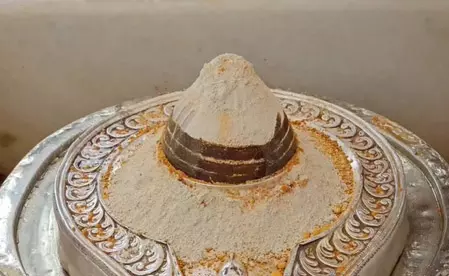 सावन की चतुर्दशी और आयुष्मान योग : सुख-समृद्धि के लिए ऐसे करें हर और हरि की पूजा सावन की चतुर्दशी और आयुष्मान योग : सुख-समृद्धि के लिए ऐसे करें हर और हरि की पूजा