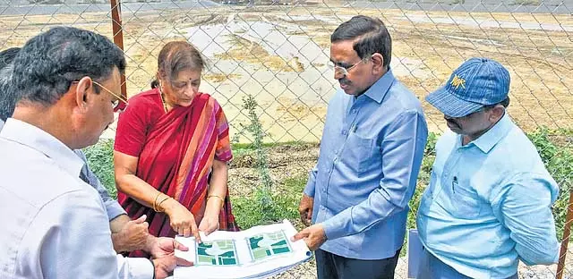 मार्च 2026 तक कर्मचारियों के लिए 4 हजार घर: Minister P Narayan मार्च 2026 तक कर्मचारियों के लिए 4 हजार घर: Minister P Narayan