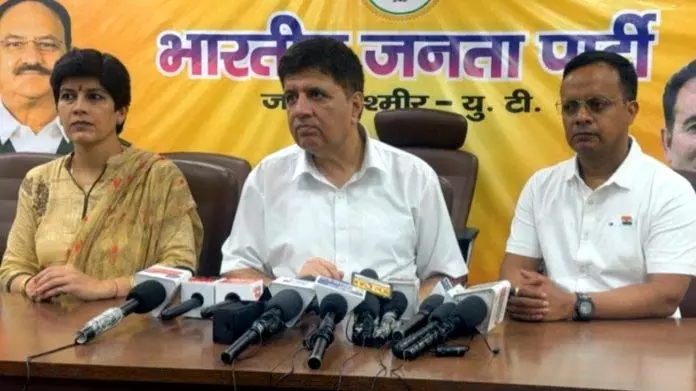 5 अगस्त के फैसले के खिलाफ रोने वाली पार्टियां लाशों पर राजनीति कर रही हैं: BJP 5 अगस्त के फैसले के खिलाफ रोने वाली पार्टियां लाशों पर राजनीति कर रही हैं: BJP