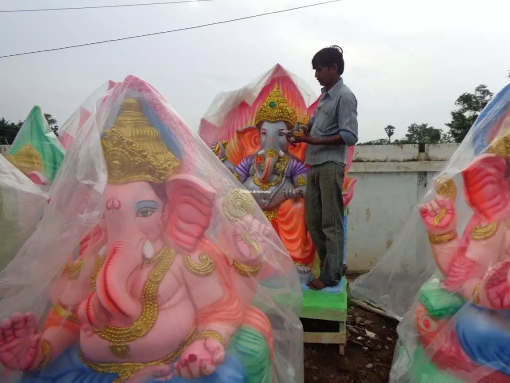 लाखेनगर मैदान में गणेश मूर्तियों की दुकानें लगाने के निर्देश लाखेनगर मैदान में गणेश मूर्तियों की दुकानें लगाने के निर्देश