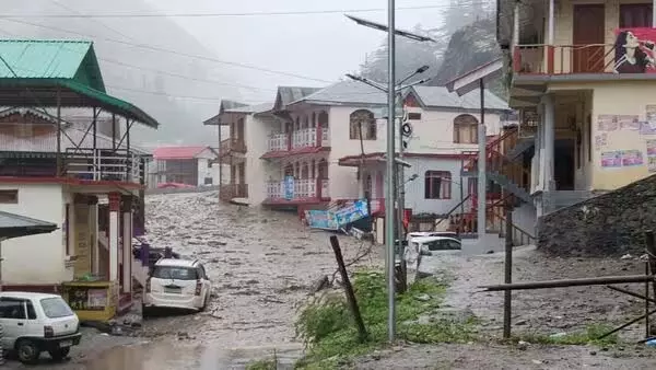 बादल फटने से चार लोगों की मौत; 9 सैन्यकर्मियों समेत 59 से अधिक लोग लापता बादल फटने से चार लोगों की मौत; 9 सैन्यकर्मियों समेत 59 से अधिक लोग लापता