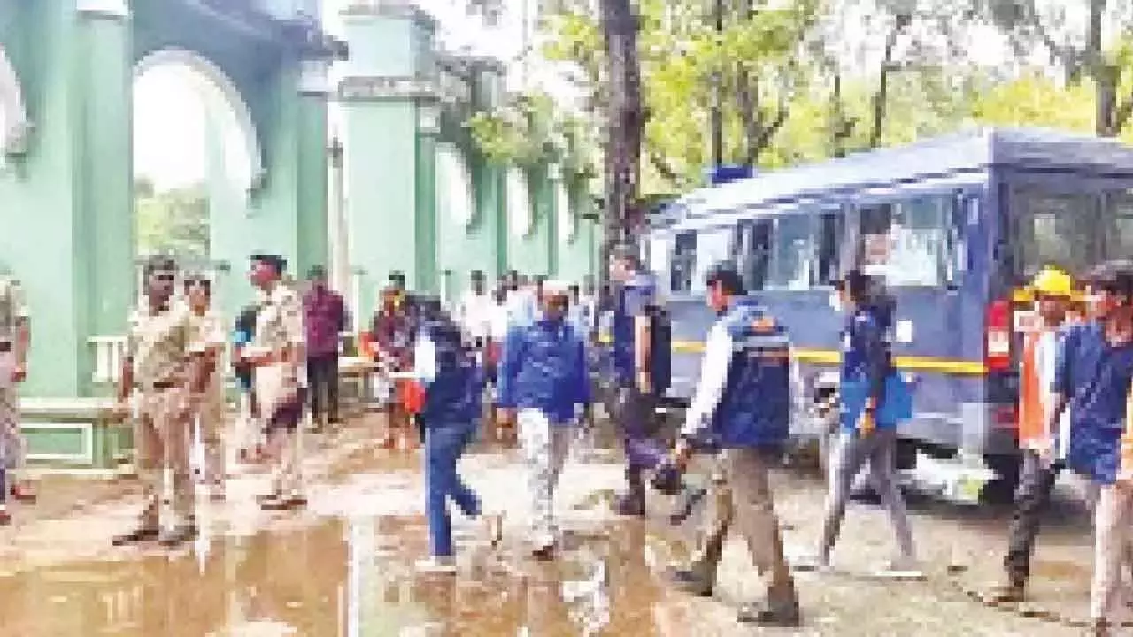 धर्मस्थल मामले में दूसरी शिकायत SIT को सौंपी गई धर्मस्थल मामले में दूसरी शिकायत SIT को सौंपी गई