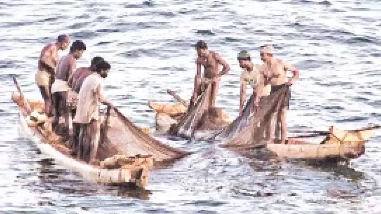 Karnataka: नए मौसम के साथ, मछुआरे समुद्र में लौटने को तैयार Karnataka: नए मौसम के साथ, मछुआरे समुद्र में लौटने को तैयार