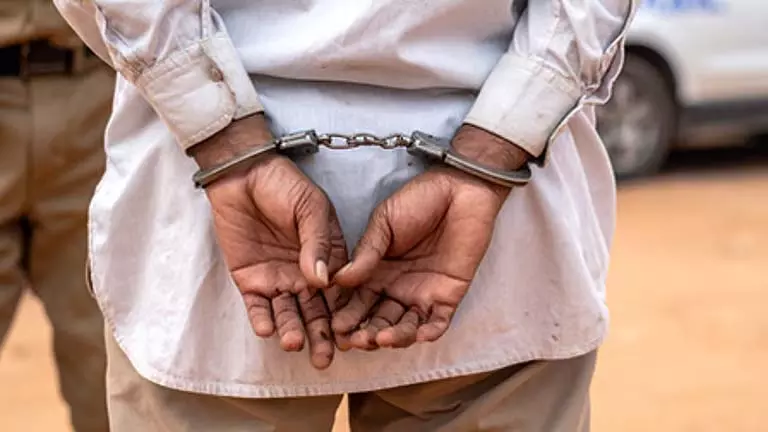 कांग्रेस सांसद की चेन छीनने के मामले में आरोपी गिरफ्तार, आभूषण बरामद कांग्रेस सांसद की चेन छीनने के मामले में आरोपी गिरफ्तार, आभूषण बरामद