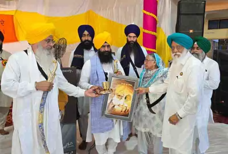 Akal Takht जत्थेदार ज्ञानी कुलदीप सिंह गर्गज तेजी से शहरीकरण के प्रति आगाह करते Akal Takht जत्थेदार ज्ञानी कुलदीप सिंह गर्गज तेजी से शहरीकरण के प्रति आगाह करते