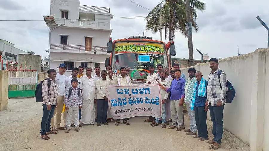 Karnataka : युवा किसानों का एक समूह जल पथ अध्ययन दौरे पर निकला Karnataka : युवा किसानों का एक समूह जल पथ अध्ययन दौरे पर निकला