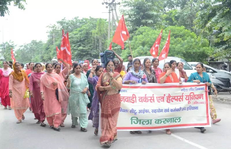Haryana : आंगनवाड़ी कार्यकर्ताओं ने चेहरा पहचान प्रणाली का विरोध किया Haryana : आंगनवाड़ी कार्यकर्ताओं ने चेहरा पहचान प्रणाली का विरोध किया