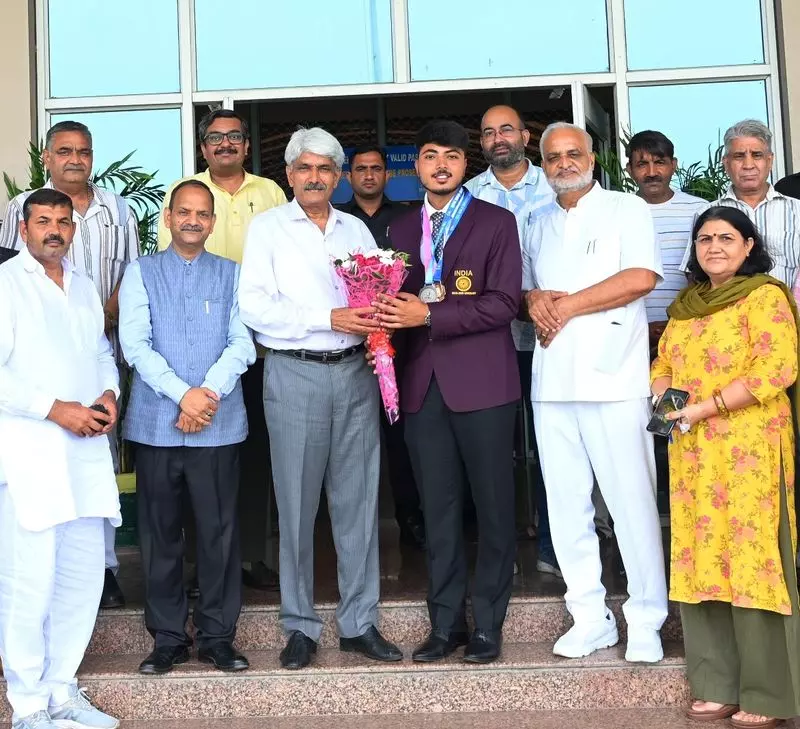 Haryana : किसान के बेटे ने विश्व विश्वविद्यालय खेलों में तीरंदाजी में शीर्ष सम्मान जीता Haryana : किसान के बेटे ने विश्व विश्वविद्यालय खेलों में तीरंदाजी में शीर्ष सम्मान जीता