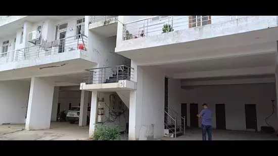 जीरकपुर सोसायटी में घुसकर एक व्यक्ति ने दो लोगों पर गोलियां चलाईं जीरकपुर सोसायटी में घुसकर एक व्यक्ति ने दो लोगों पर गोलियां चलाईं