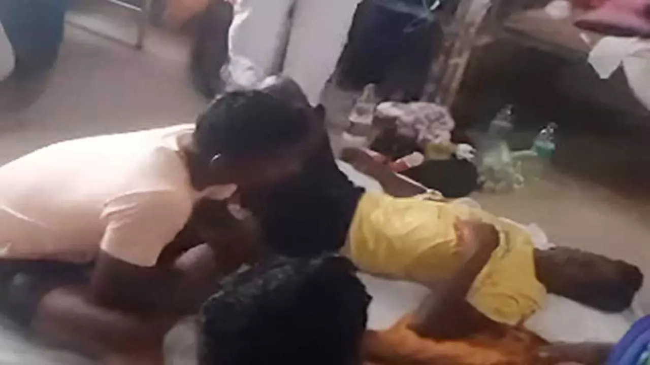 जाजपुर में कथित हिरासत में यातना के बाद युवक की हालत गंभीर जाजपुर में कथित हिरासत में यातना के बाद युवक की हालत गंभीर