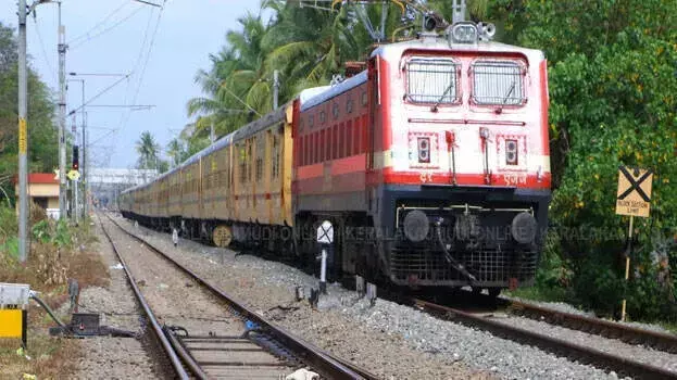 Kerala: यात्रीगण ध्यान दें! एर्नाकुलम मार्ग पर दो ट्रेनें रद्द, तीन ट्रेनें देरी से चलेंगी Kerala: यात्रीगण ध्यान दें! एर्नाकुलम मार्ग पर दो ट्रेनें रद्द, तीन ट्रेनें देरी से चलेंगी