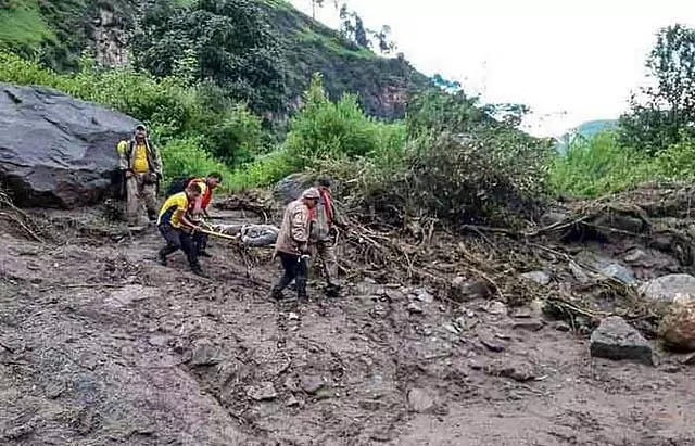 Uttarakhand : भूस्खलन में 150 लोग जिंदा बचाए गए, 11 जवान लापता Uttarakhand : भूस्खलन में 150 लोग जिंदा बचाए गए, 11 जवान लापता
