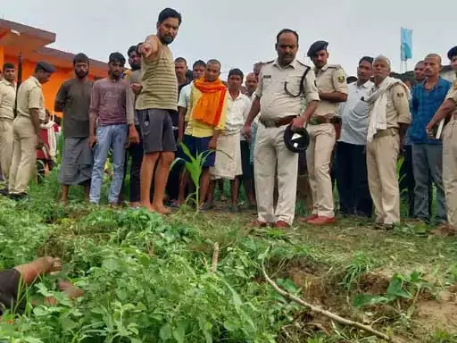 चोरी के दौरान चली गोली से चोर की मौत, जांच में जुटी पुलिस चोरी के दौरान चली गोली से चोर की मौत, जांच में जुटी पुलिस