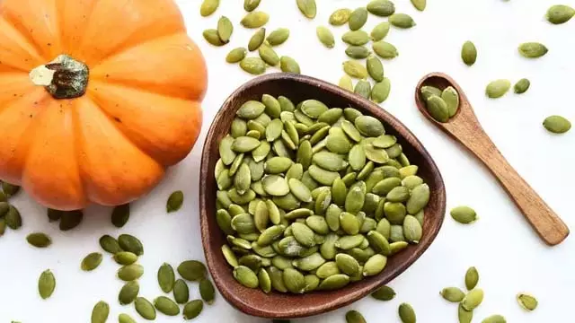 बालों और त्वचा के लिए सुपरफूड, कद्दू के बीज के फायदे जानें बालों और त्वचा के लिए सुपरफूड, कद्दू के बीज के फायदे जानें