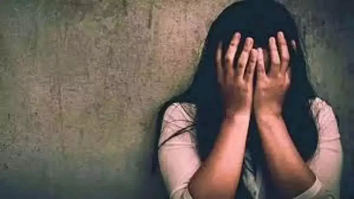 सीनियर असीस्टेंट पर यौन उत्पीडऩ के आरोप सीनियर असीस्टेंट पर यौन उत्पीडऩ के आरोप