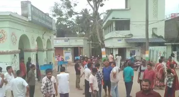 बालासोर स्कूल में प्रार्थना के दौरान 20 से अधिक छात्राएं बीमार पड़ गईं बालासोर स्कूल में प्रार्थना के दौरान 20 से अधिक छात्राएं बीमार पड़ गईं