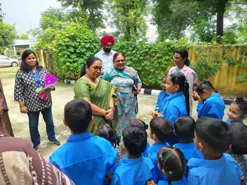 राष्ट्रीय महिला पैनल सदस्य ने जेल, सखी, Anganwadi केंद्रों में सुविधाओं की समीक्षा की राष्ट्रीय महिला पैनल सदस्य ने जेल, सखी, Anganwadi केंद्रों में सुविधाओं की समीक्षा की