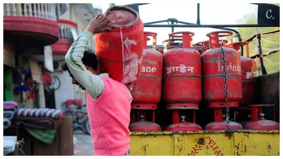 घरेलू एलपीजी सब्सिडी में होगी पारदर्शिता, सरकार ने दिया भरोसा घरेलू एलपीजी सब्सिडी में होगी पारदर्शिता, सरकार ने दिया भरोसा