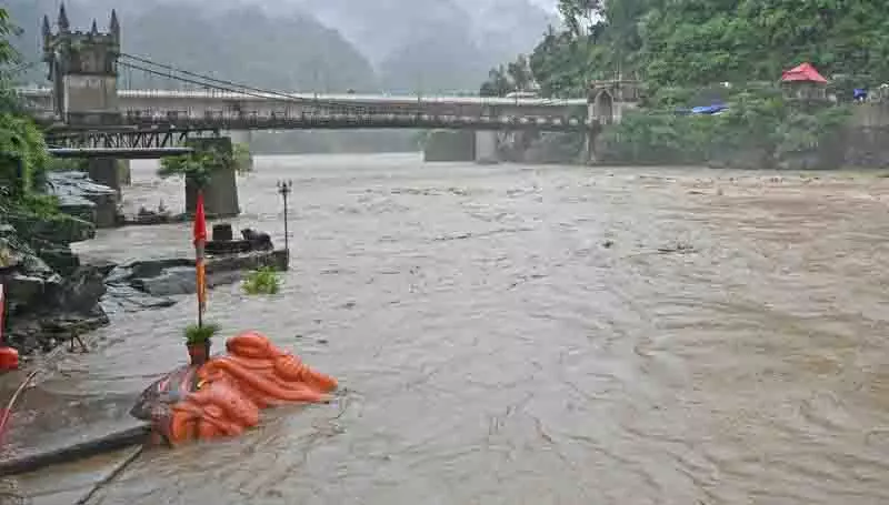 Mandi में मूसलाधार बारिश ने मचाई तबाही Mandi में मूसलाधार बारिश ने मचाई तबाही