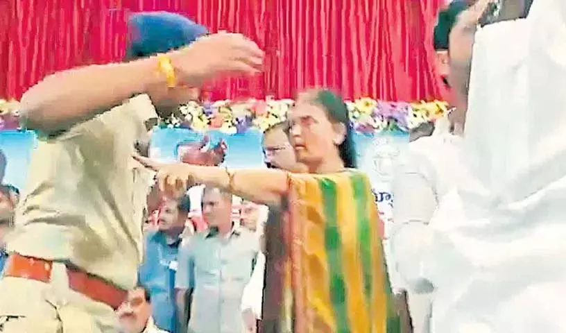 रेवंत रेड्डी को सबिता इंद्रा रेड्डी से माफी मांगनी चाहिए: हरीश राव रेवंत रेड्डी को सबिता इंद्रा रेड्डी से माफी मांगनी चाहिए: हरीश राव