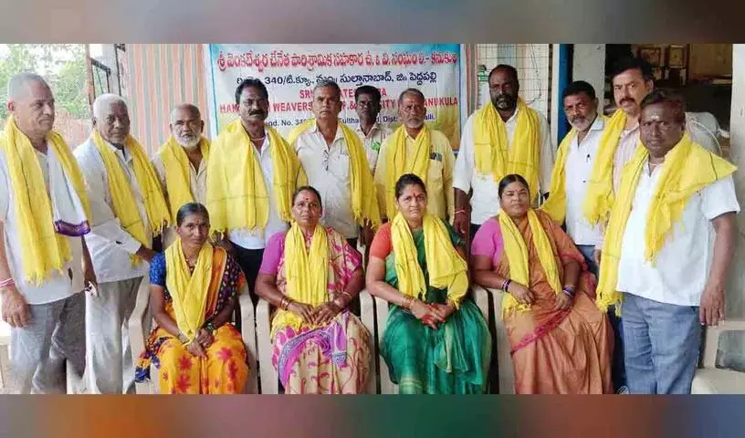 हमें उन पद्मशाली लोगों का समर्थन करना चाहिए जो कठिन जीवन जी रहे हमें उन पद्मशाली लोगों का समर्थन करना चाहिए जो कठिन जीवन जी रहे