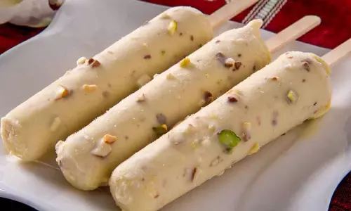 Rabri Kulfi: नाम सुनते ही मुंह में पानी आ जाता है Rabri Kulfi: नाम सुनते ही मुंह में पानी आ जाता है