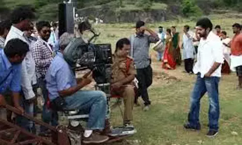मंत्री ने कर्मचारियों का समर्थन किया, निर्माताओं ने Chiranjeevi से हस्तक्षेप की मांग की