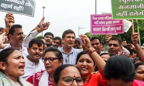 आशीष सूद ने विरोध के बावजूद फीस विनियमन विधेयक का बचाव किया