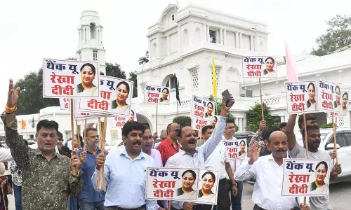 दिल्ली में स्कूली शिक्षा विधेयक पर आप और भाजपा में जुबानी जंग