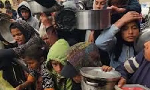 भुखमरी से मौतों के बीच इजरायल गाजा पर पूर्ण कब्ज़े पर विचार कर रहा