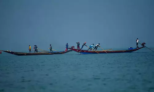NGT ने चिल्का में ‘अवैध’ जेटी पर राज्य से जवाब मांगा NGT ने चिल्का में ‘अवैध’ जेटी पर राज्य से जवाब मांगा