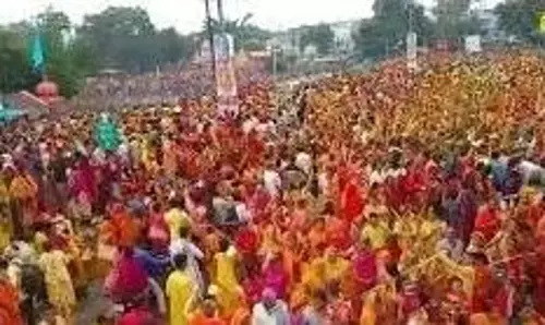 Sehore : पंडित प्रदीप मिश्रा के आह्वान पर कांवड़ यात्रा में उमड़ा जनसैलाब Sehore : पंडित प्रदीप मिश्रा के आह्वान पर कांवड़ यात्रा में उमड़ा जनसैलाब