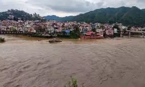 Himachal : भारी बारिश, आज कई जिलों में स्कूल बंद Himachal : भारी बारिश, आज कई जिलों में स्कूल बंद