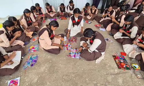 जलगांव की स्कूली छात्राओं ने सीमा जवानों को हस्तनिर्मित राखियां भेजने का 28 साल पूरा किया