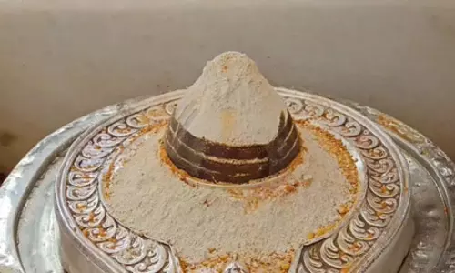 सावन की चतुर्दशी और आयुष्मान योग : सुख-समृद्धि के लिए ऐसे करें हर और हरि की पूजा सावन की चतुर्दशी और आयुष्मान योग : सुख-समृद्धि के लिए ऐसे करें हर और हरि की पूजा