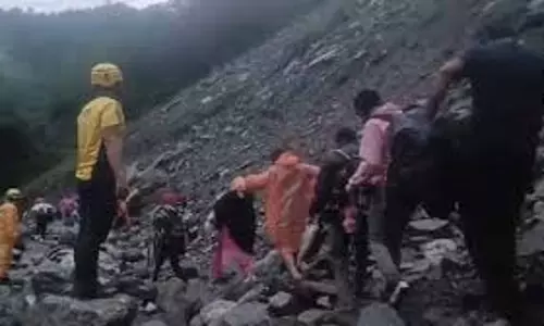 Kedarnath Yatra: यात्रा पर ब्रेक, मलबा गिरने से मार्ग बंद Kedarnath Yatra: यात्रा पर ब्रेक, मलबा गिरने से मार्ग बंद