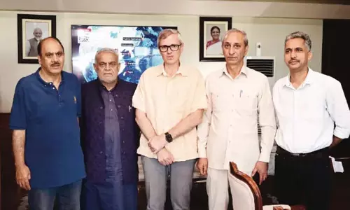 विधायकों ने सीएम उमर अब्दुल्ला से मुलाकात, विकास मुद्दे उठाए विधायकों ने सीएम उमर अब्दुल्ला से मुलाकात, विकास मुद्दे उठाए